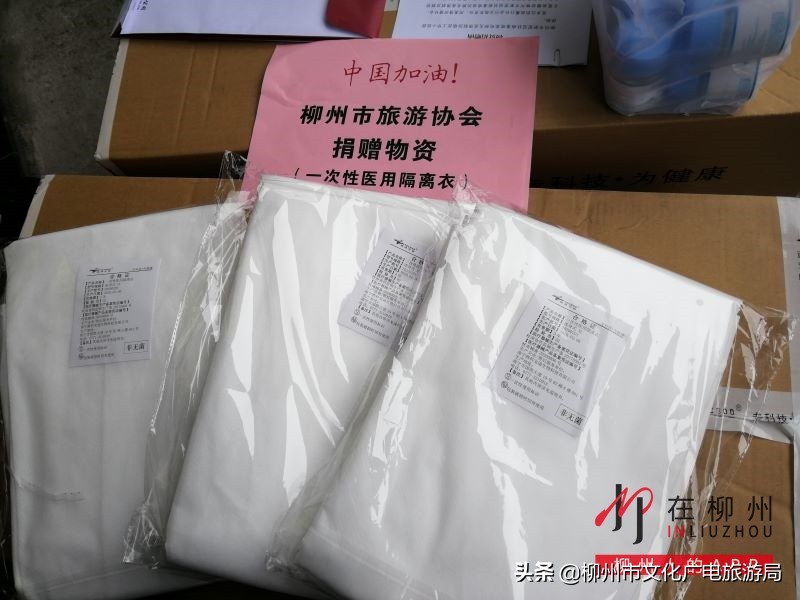 岂曰无衣与子同袍抗震救灾,岂曰无衣与子同裳留学生