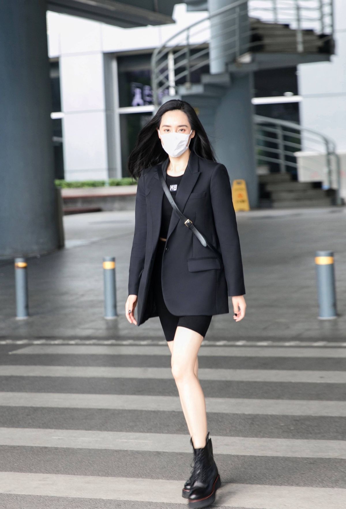 明星短靴搭配什么裤子好看,明星夏季短靴穿搭