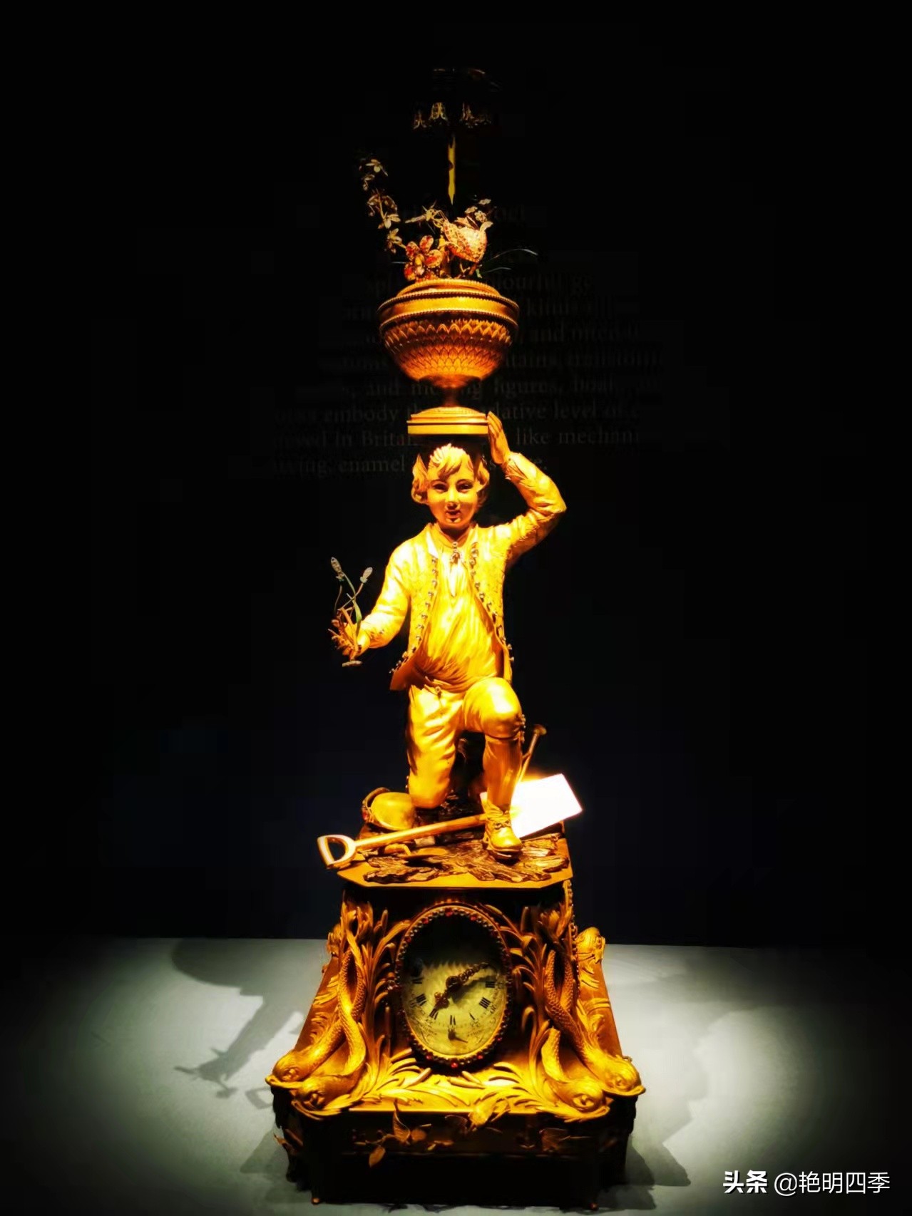 参观故宫的钟表图,展示一下故宫的各种钟表