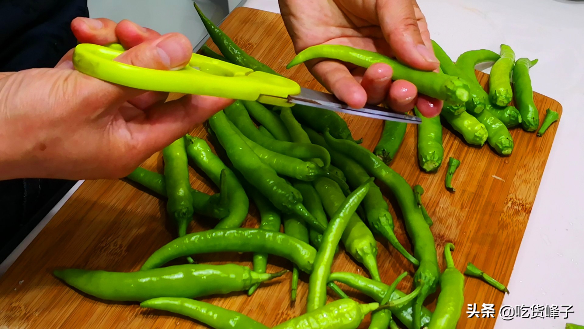 腌辣椒注意事项,腌辣椒时只加盐就大错特错