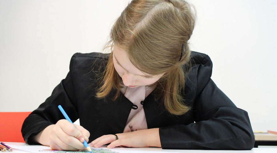 蒲公英化妆品微商代理,怎么加入微商团队做化妆品代理