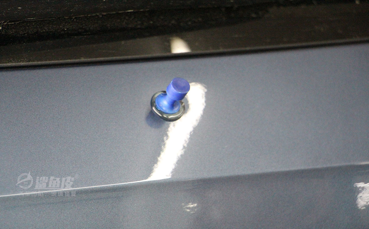 汽车车门小凹陷处理妙招,比亚迪车门凹陷钣金修复多少钱