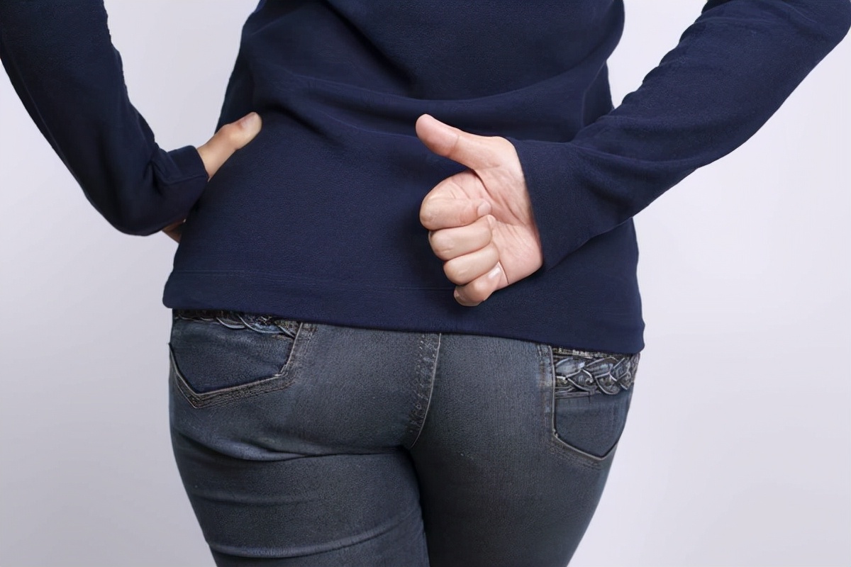 闪到腰要理疗还是推拿,闪到腰需要输液还是打针治疗