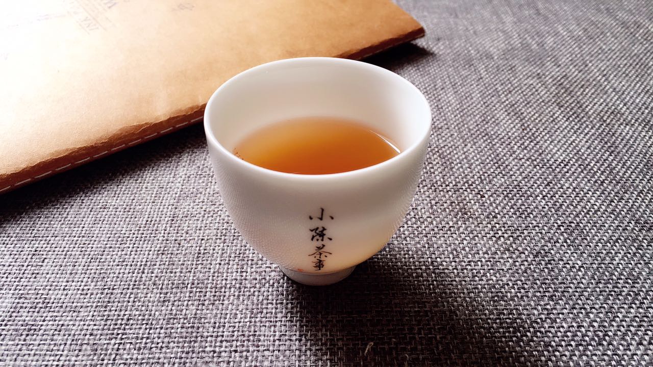 和紫砂杯差不多的杯子,盖碗和飘逸杯泡茶有区别吗