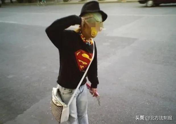 要出道？猥亵女童的网红“豆浆王子”出狱，竟搭舞台开“记者会”，引众怒