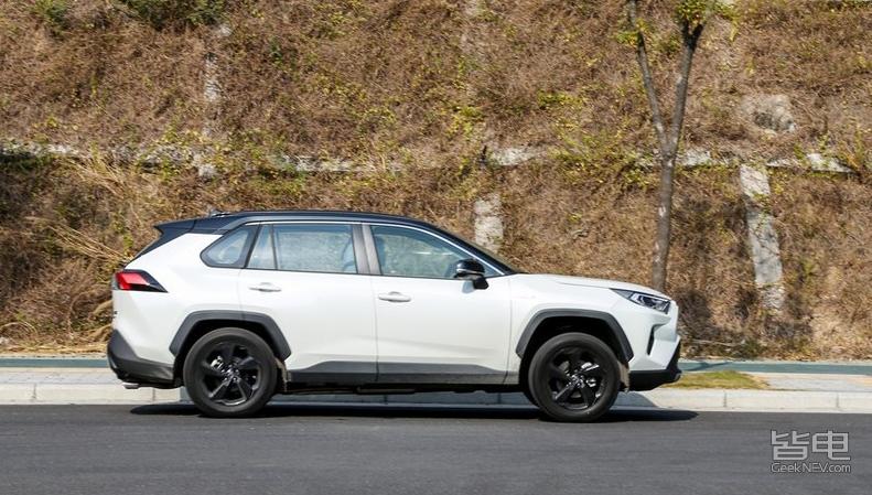 一汽丰田suv荣放rav4哪个颜色好看,家用suv选rav4荣放和crv哪款合适