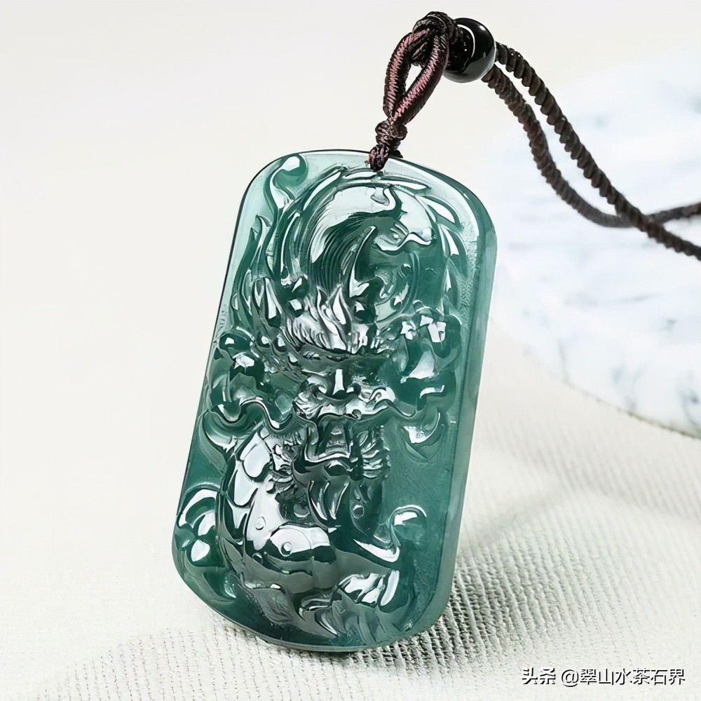 不同颜色翡翠含的元素,不同种类绿色的翡翠