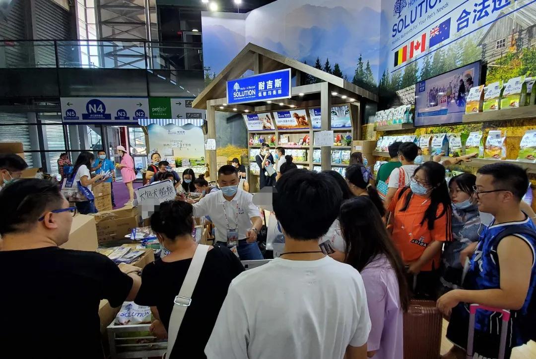 耐吉斯今年亚宠展上做了啥?挤都挤不进