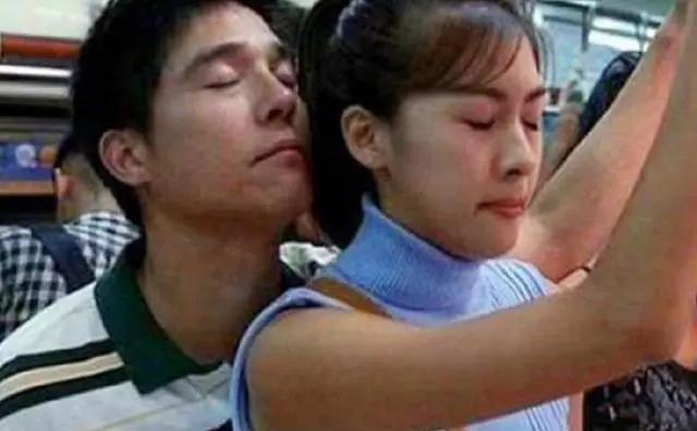 妈妈,同桌总是摸我,妈妈机智的回答,挽救了女儿的一生