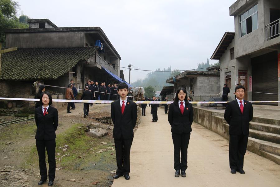 邻居屋前栽树遮住我家阳光怎么办,邻居大面积种树影响我家采光