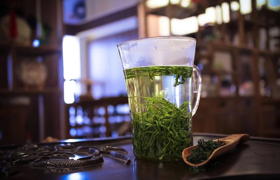 口臭把男朋友熏晕了,口臭自己闻不到别人却嫌弃