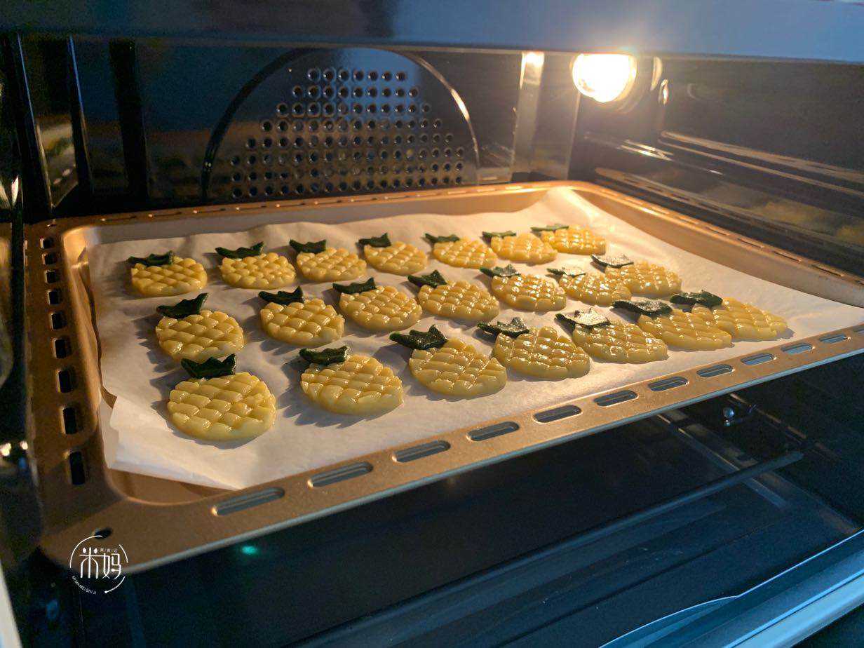 酥脆香甜的曲奇简单揉几下就可以,无需打发的曲奇做法