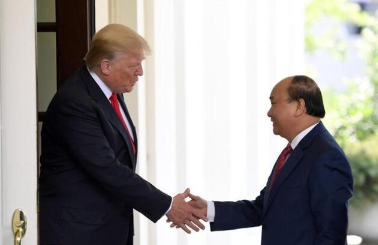 “笑面虎”阮春福，美国杀母之仇不共戴天，为何还能笑对美国？