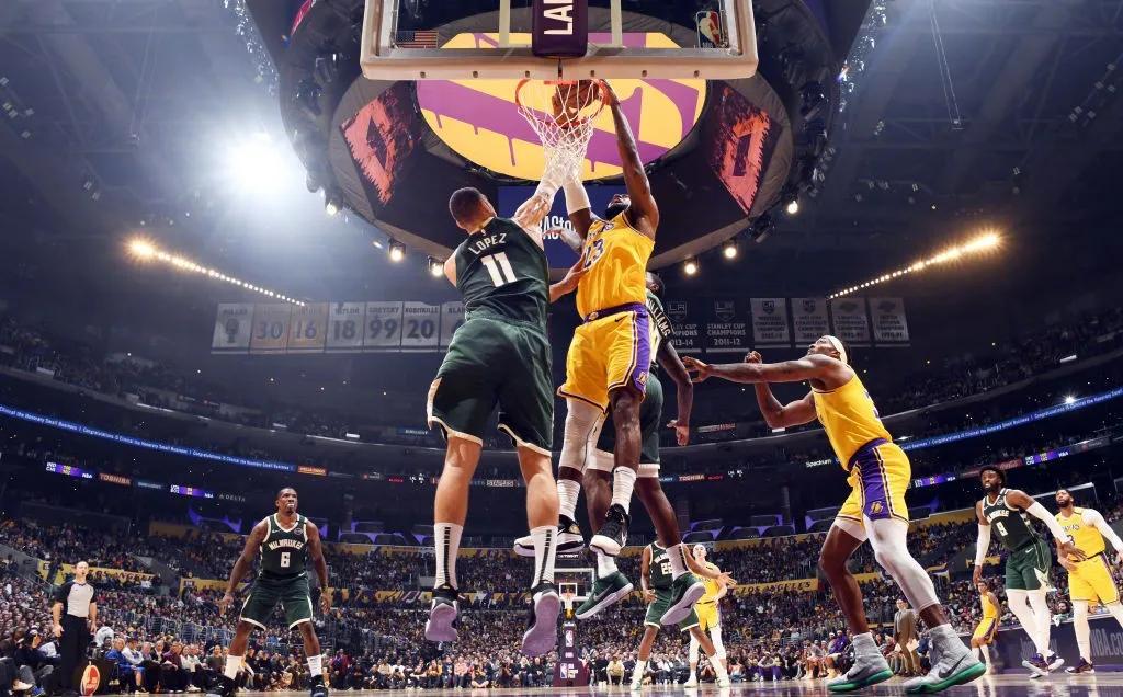 全力詹就是这么横！湖人球迷等这一刻，等了7年啊