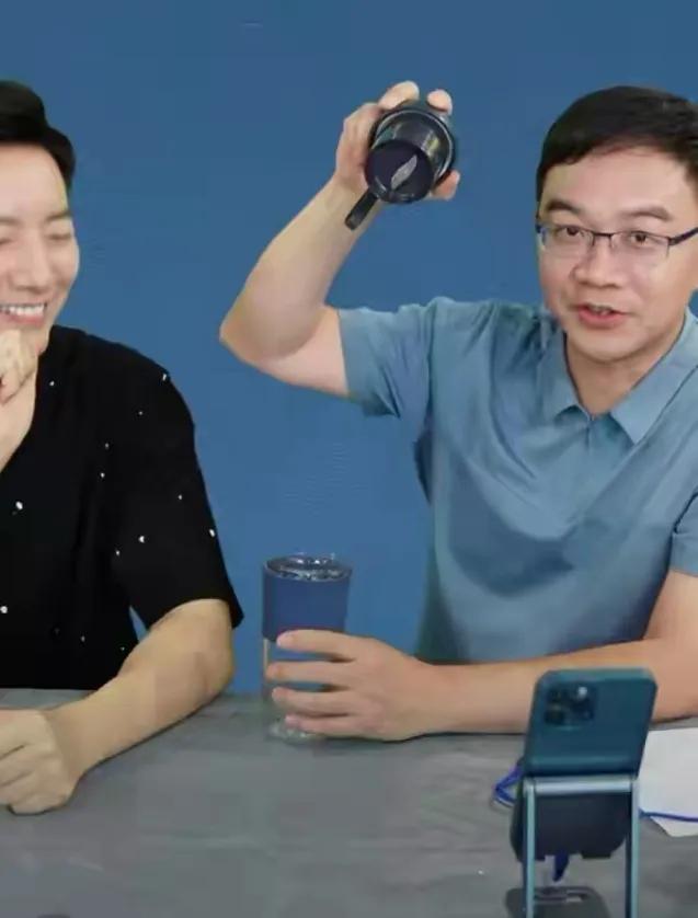 香港黄日华王杰县城捞金，央视郎永淳卖货：赚钱养家就是最大体面