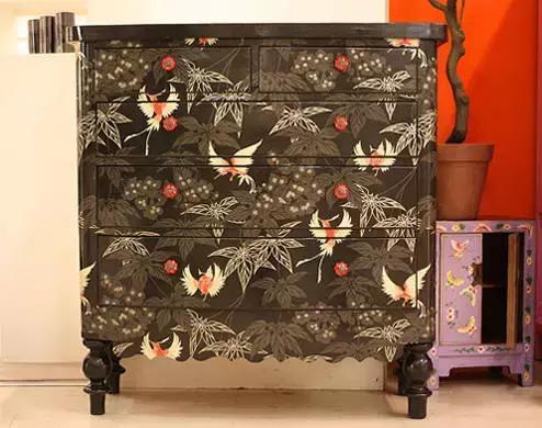 用墙纸贴旧柜子效果图 (自粘家具翻新墙纸)