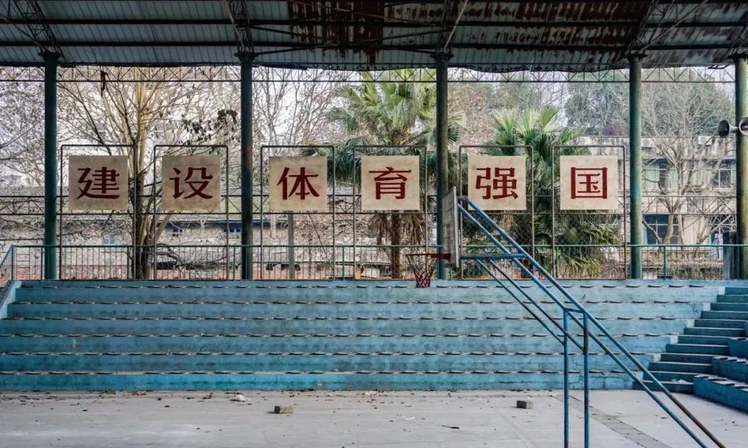 东北大妞拍废墟,东北大妞年轻照片