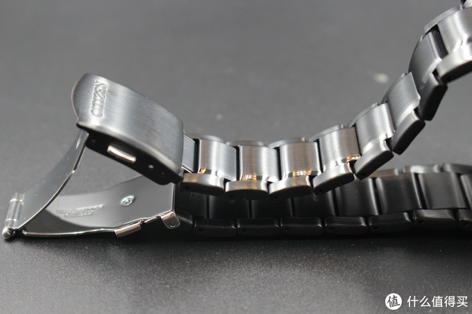 西铁城光动能手表有三个小表盘,西铁城光动能电波手表晚上能亮吗