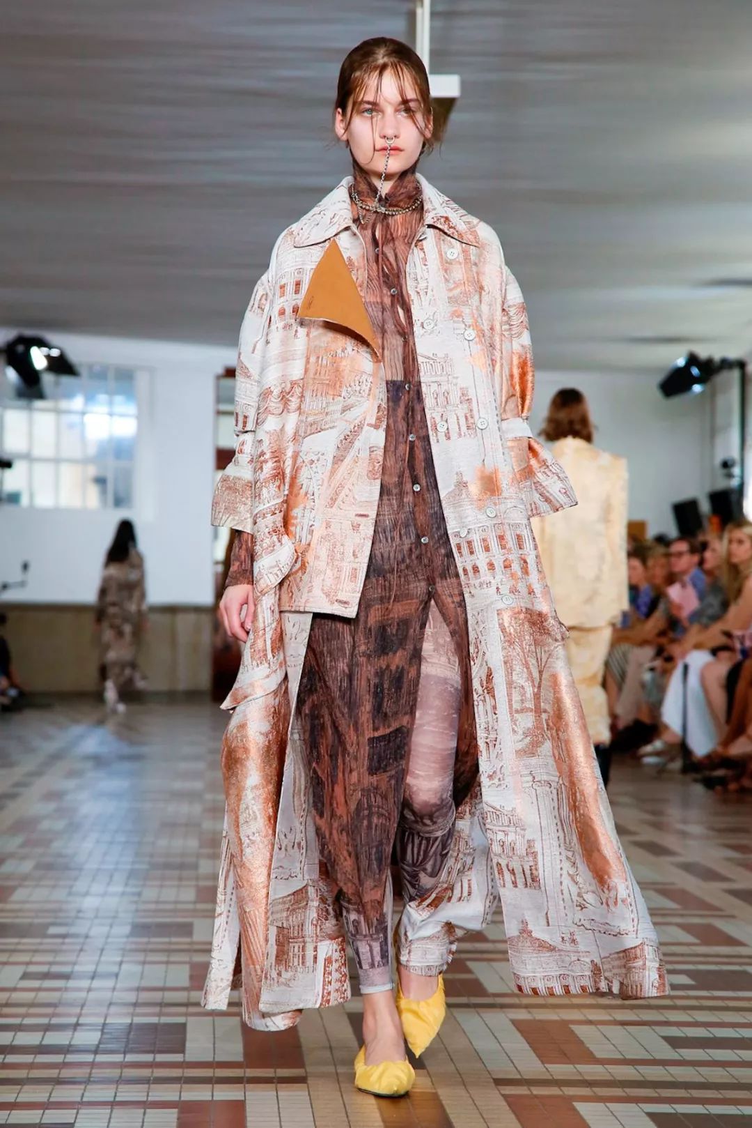 2019春夏4大流行趋势照着穿美到哭,今年秋冬流行这样穿时髦又温暖