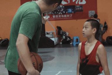 中国最强小学生？连做梦都在拍球，梦想打进NBA！