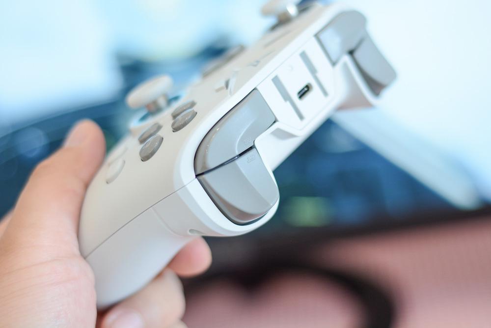 飞智黑武士2和xboxone手柄,飞智黑武士2和雷神g50手柄对比