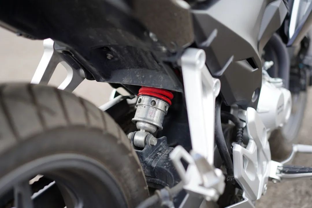 本田新大洲cbf190x摩旅,新大洲本田cbf190r对比豪爵nk150