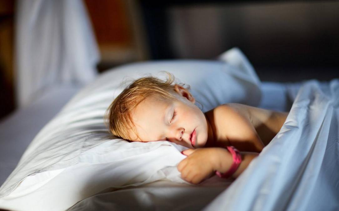 宝宝夜里大哭如何安抚,宝宝受到惊吓半夜哭闹解决办法