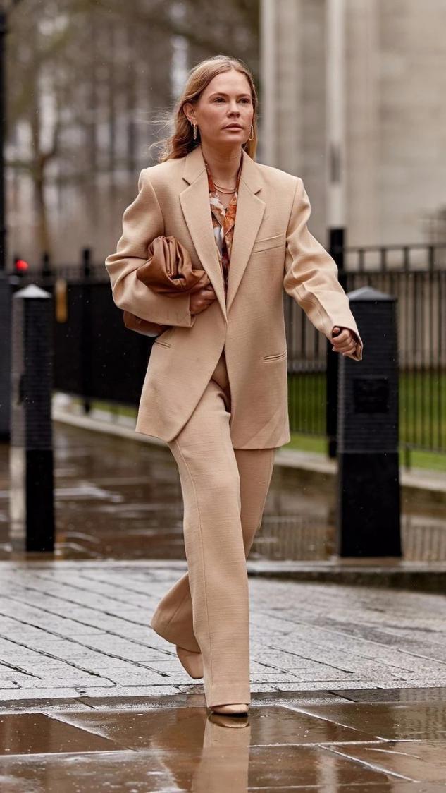 冬天穿卡其还是驼色好,驼色适合冬季穿吗