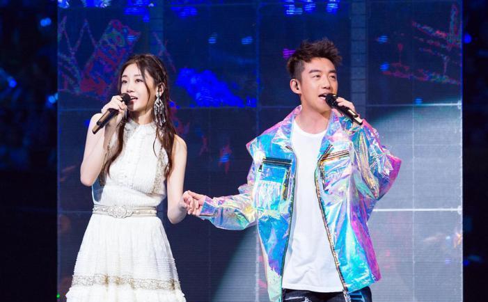 苗苗怀二胎后身材走样,苗苗小腹平坦疑否认怀孕传闻