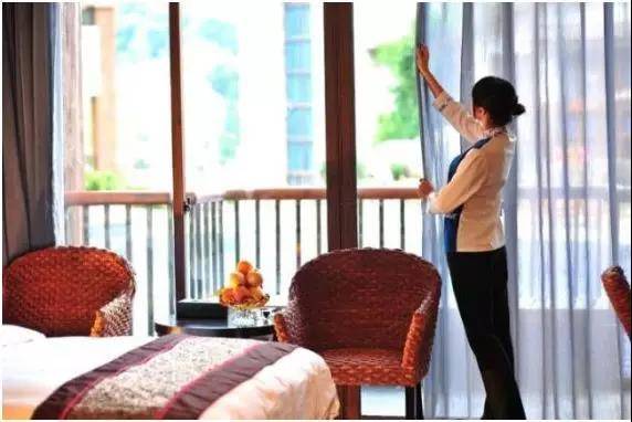 「冬来临·醉温泉」新装怡情谷主楼高级房，早晚2餐+泡38个温泉池