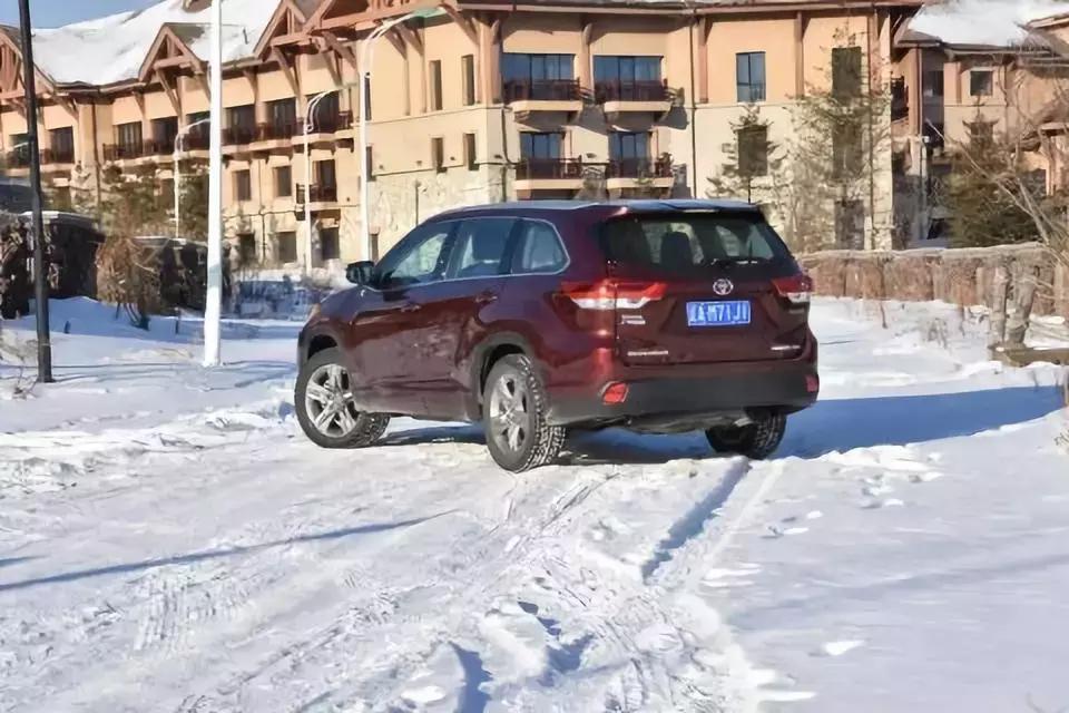 试驾汉兰达2.0t四驱豪华版,试驾2.0t四驱汉兰达越野视频