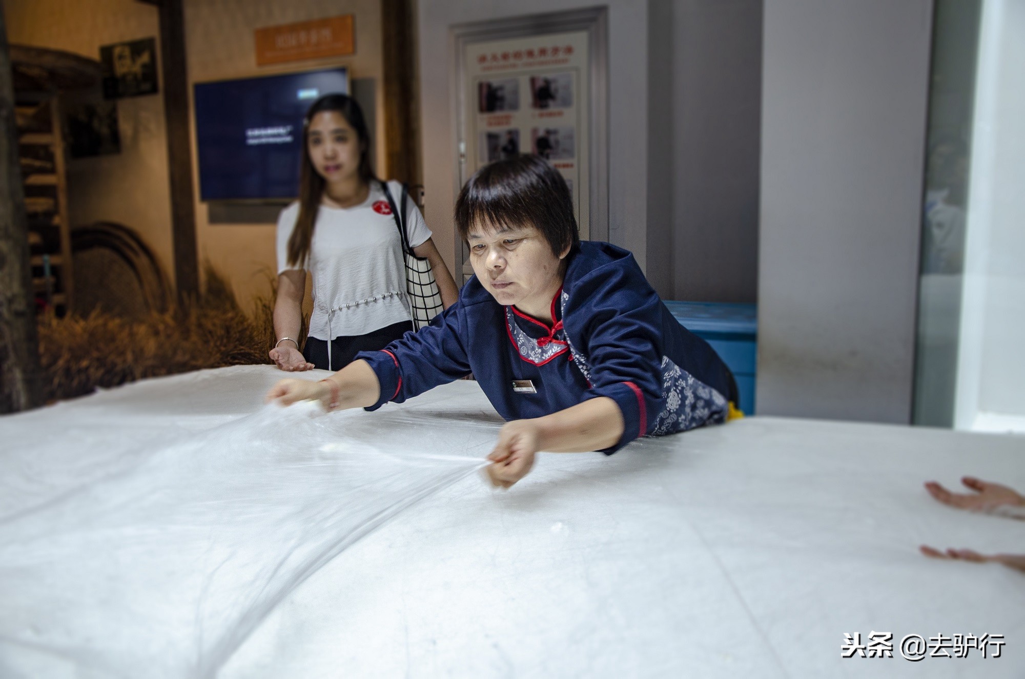 苏州导游诱导游客买珍珠和丝绸,苏州旅游丝绸骗局揭秘视频