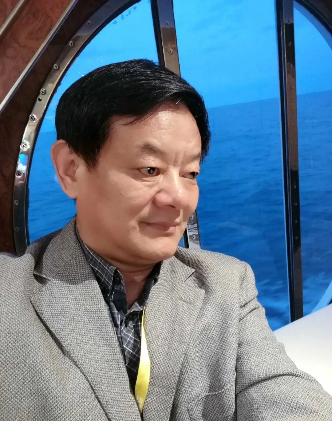 天鹅飞过大地,我想到*疆新**去!