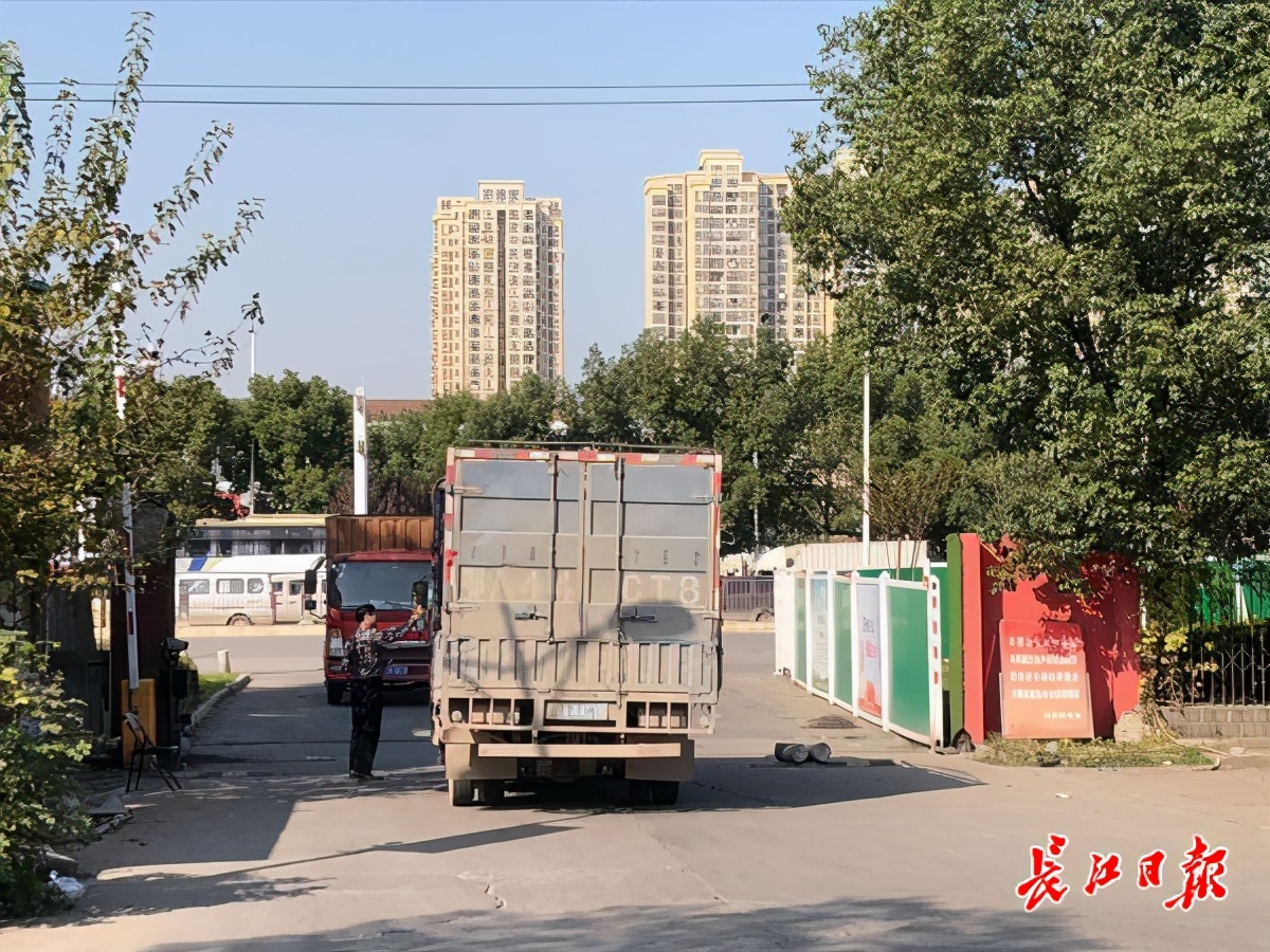 乱收停车费的鑫汉物流园整改了,网友还反映了这些“土霸王”