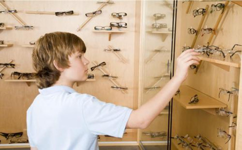 眼镜店如何快速提高店的知名度,怎么开一家正规的眼镜店