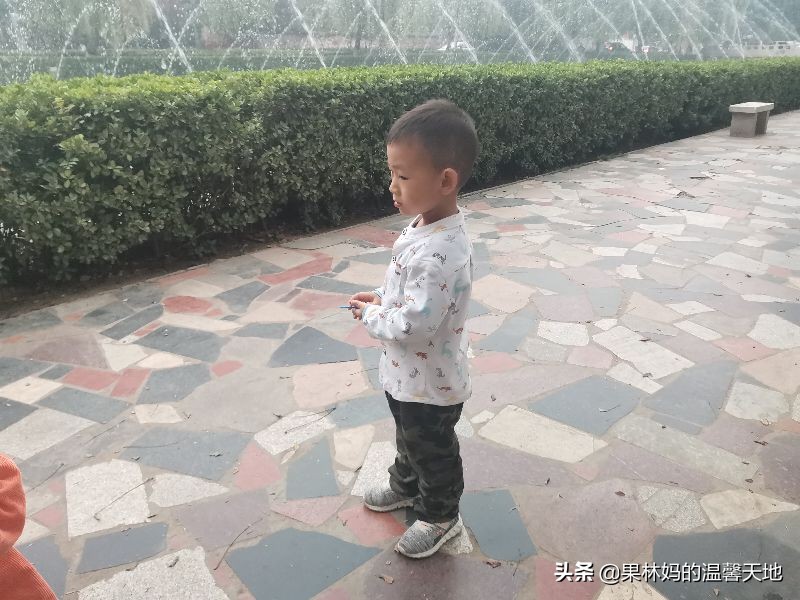 以娃的名义折腾家长怎么解决,以戏弄为目的逗孩子