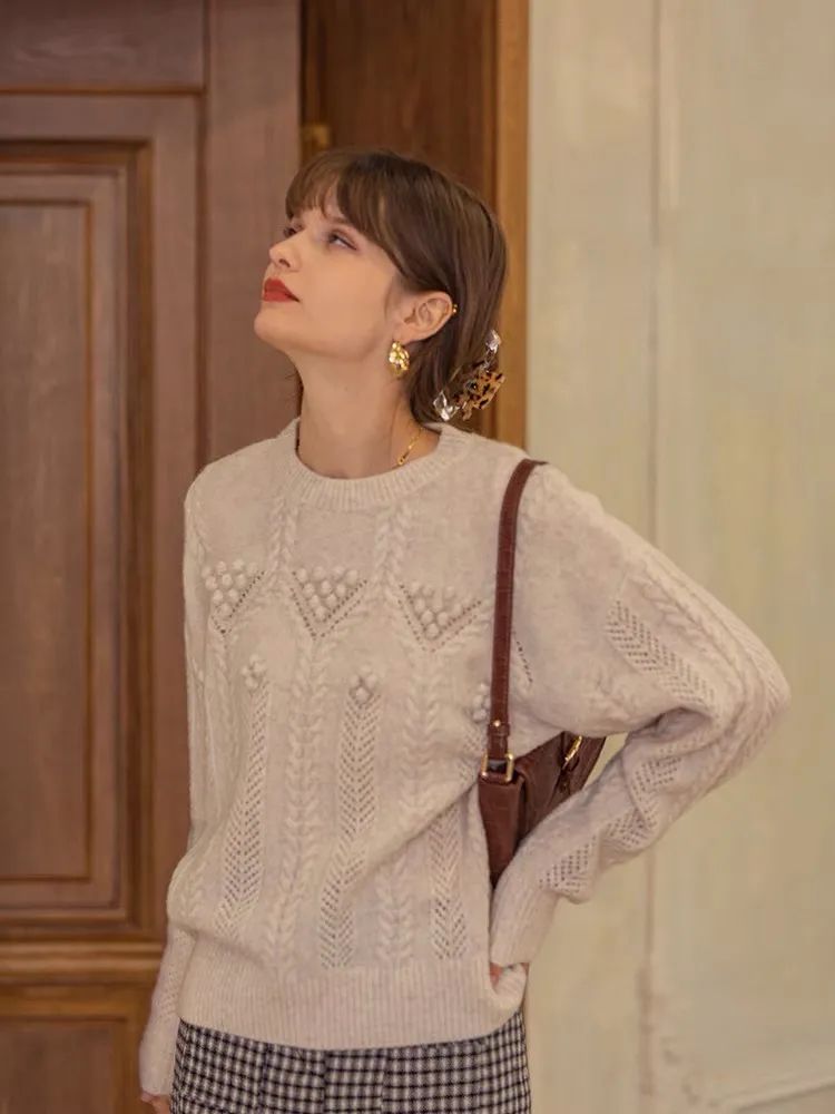 没有什么比羽绒更温暖,同样是温暖感十足的毛衣