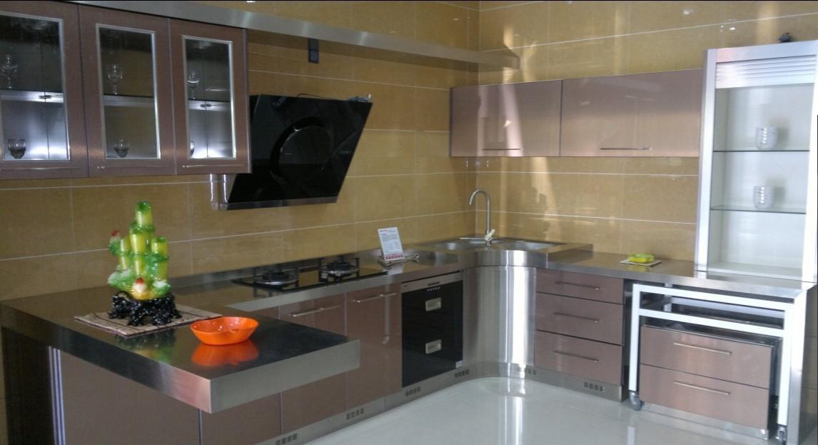 砖砌厨房橱柜经济实用,全铝橱柜对比砖砌橱柜