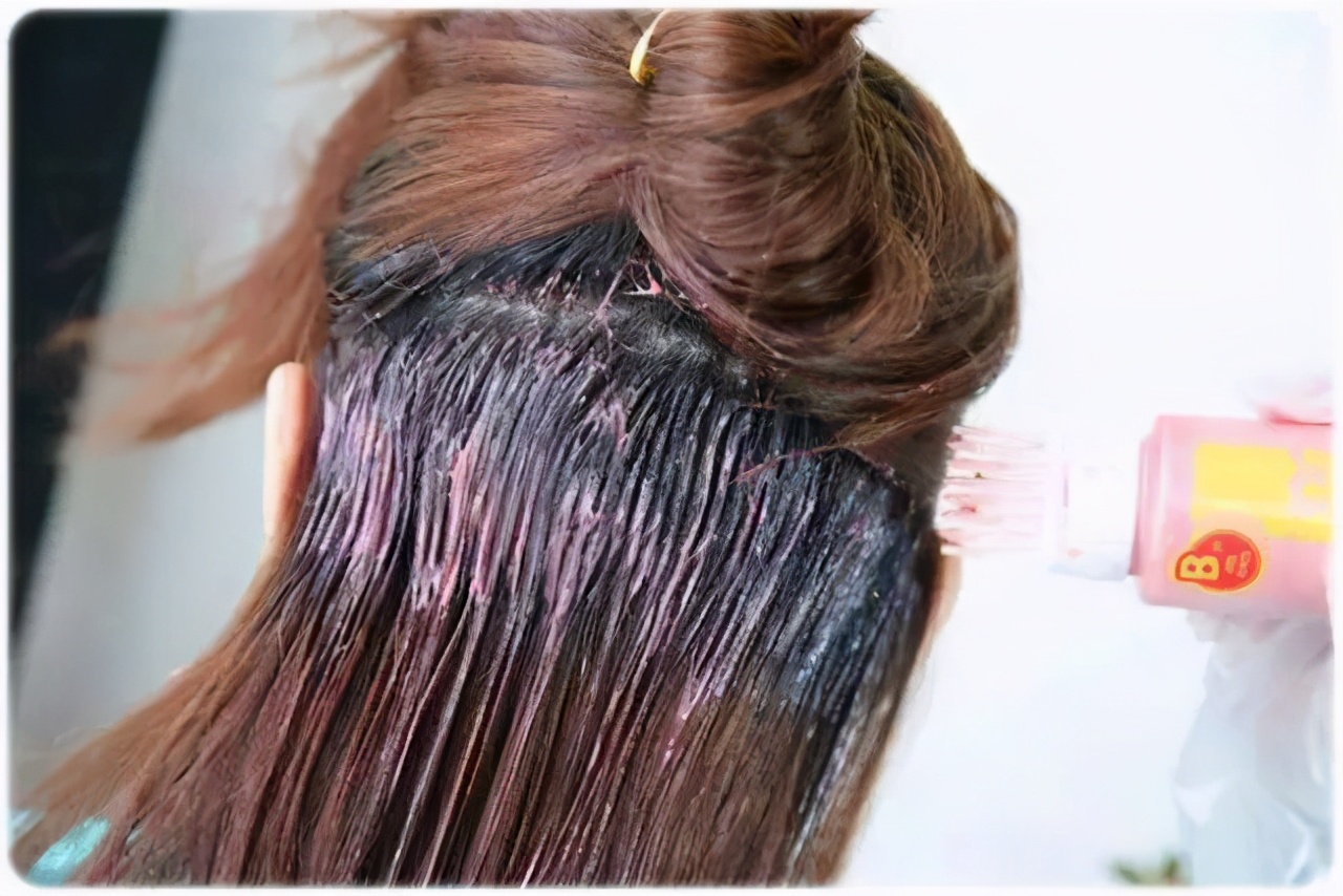 老年人染发是干头发还是湿头发好,老年人总染发有什么危害