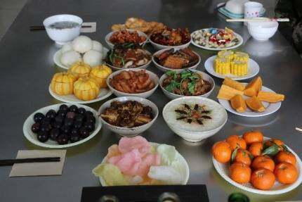 三尺灶台烹尽人生百味,三尺灶台燃战火炊事比武砺精兵