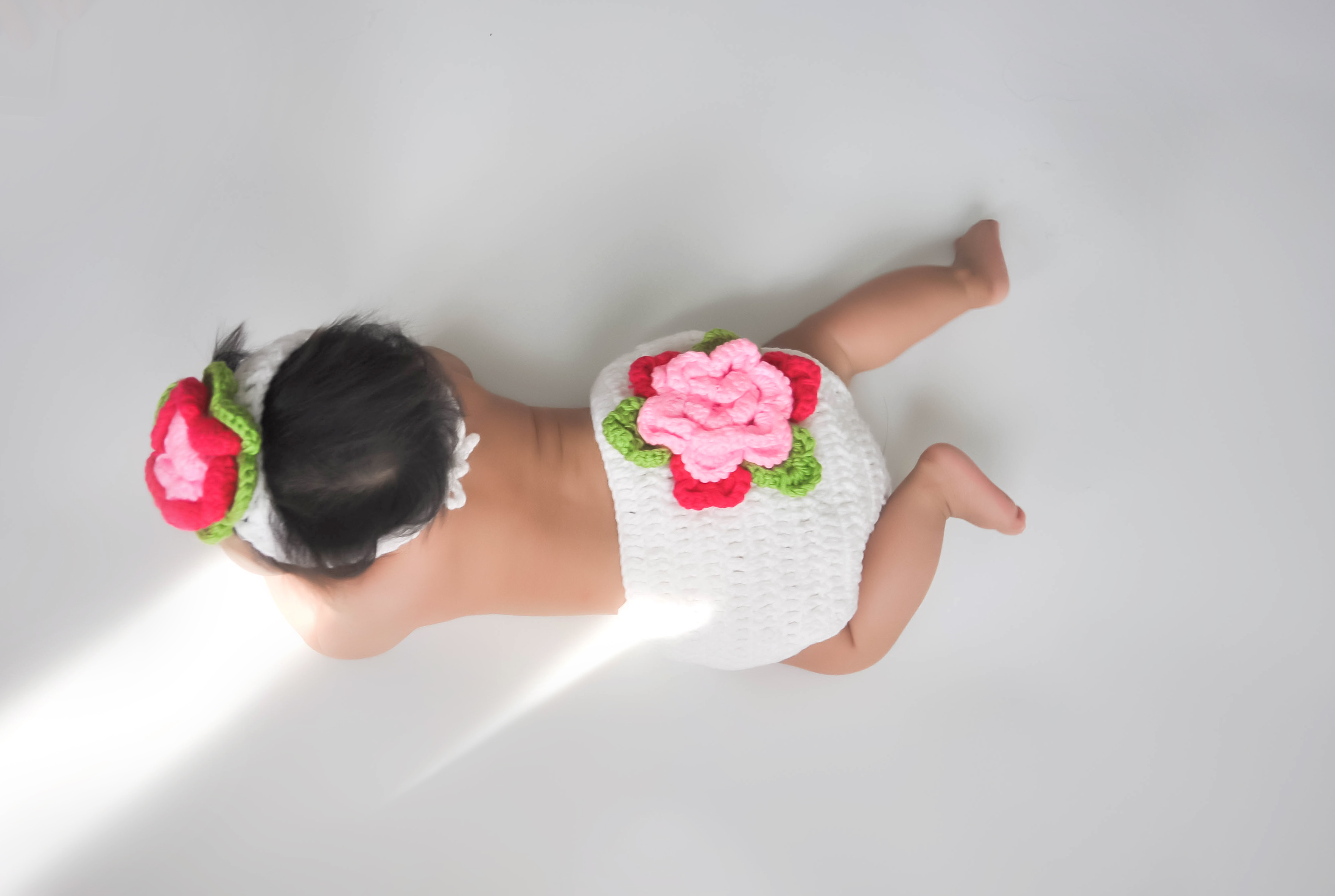 新生儿满月晚上不睡觉一招解决,出生20天新生儿晚上不睡觉怎么哄