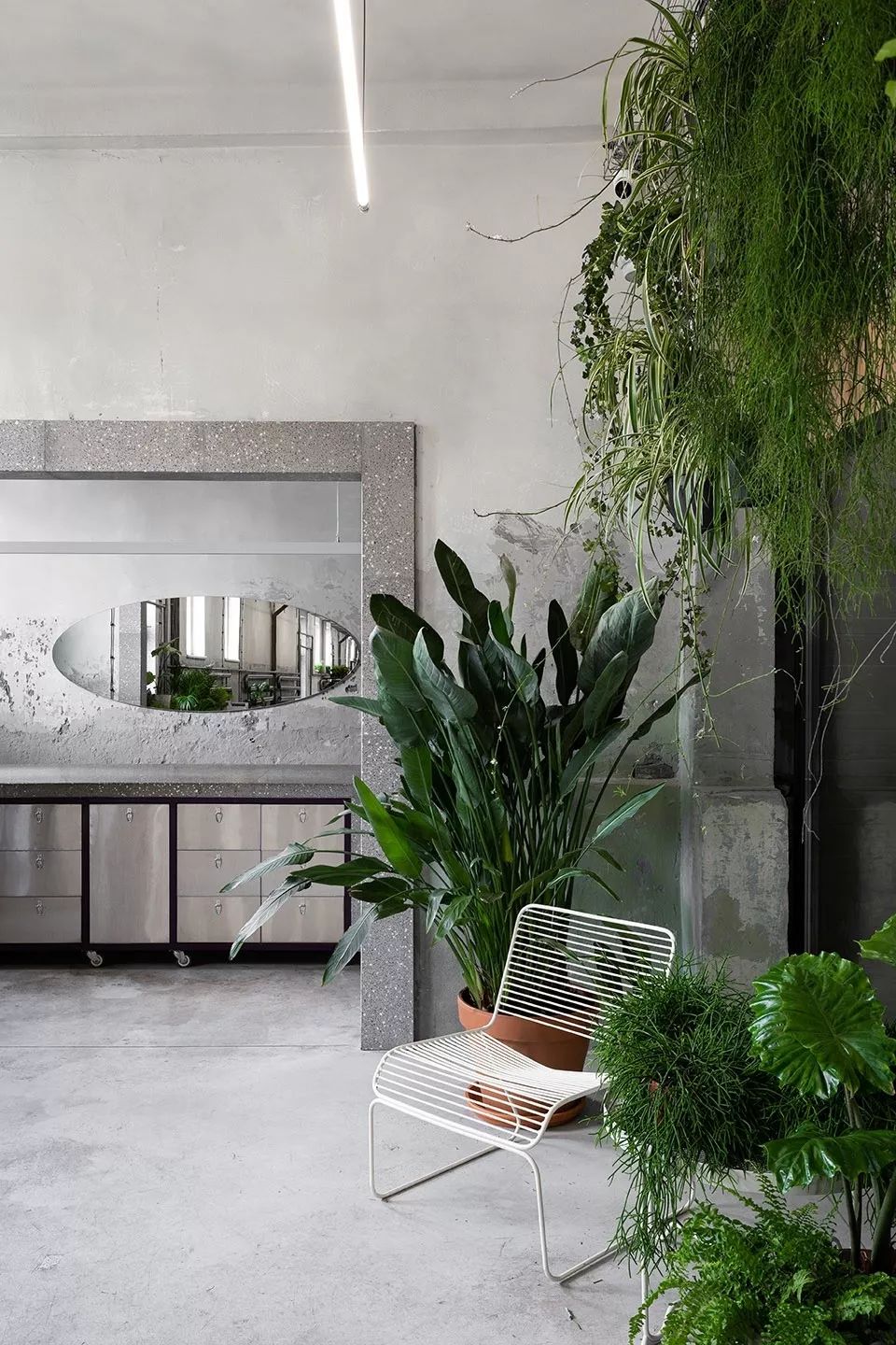 经济下行期影响鲜花生意吗,经济下行艺术行业