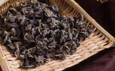 香菇木耳用热水泡还是冷水泡好,木耳焯水是开水下锅还是冷水下锅