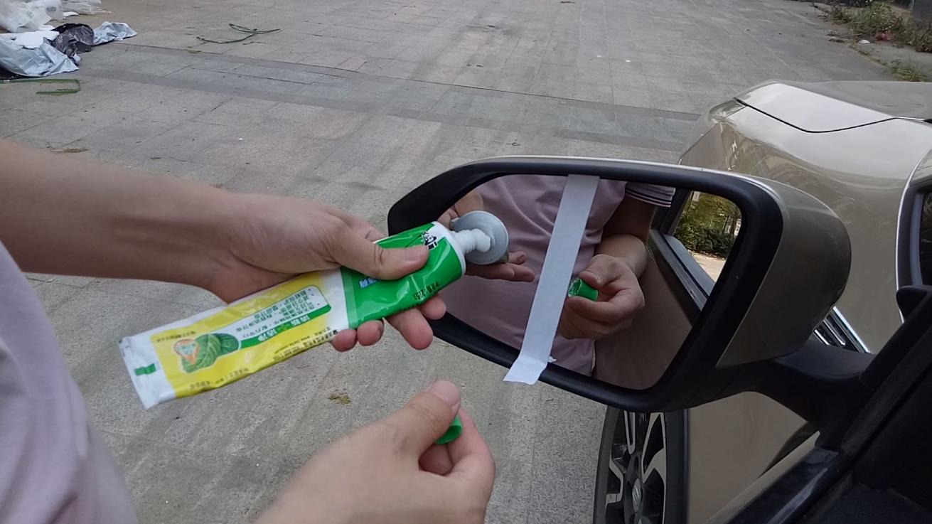 雨天开车如何防止后视镜挂满水,雨天如何去除后视镜水珠