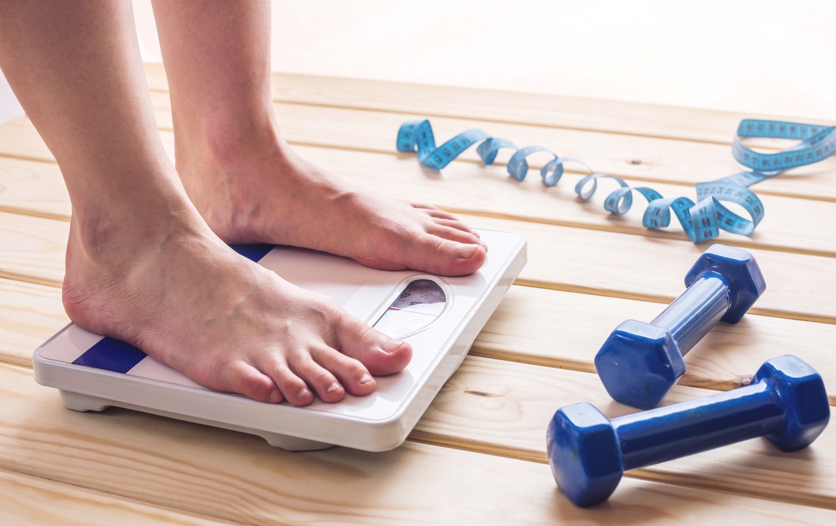 40多岁的人,血压中的高压正常,但低压超过了90,要不要吃药?