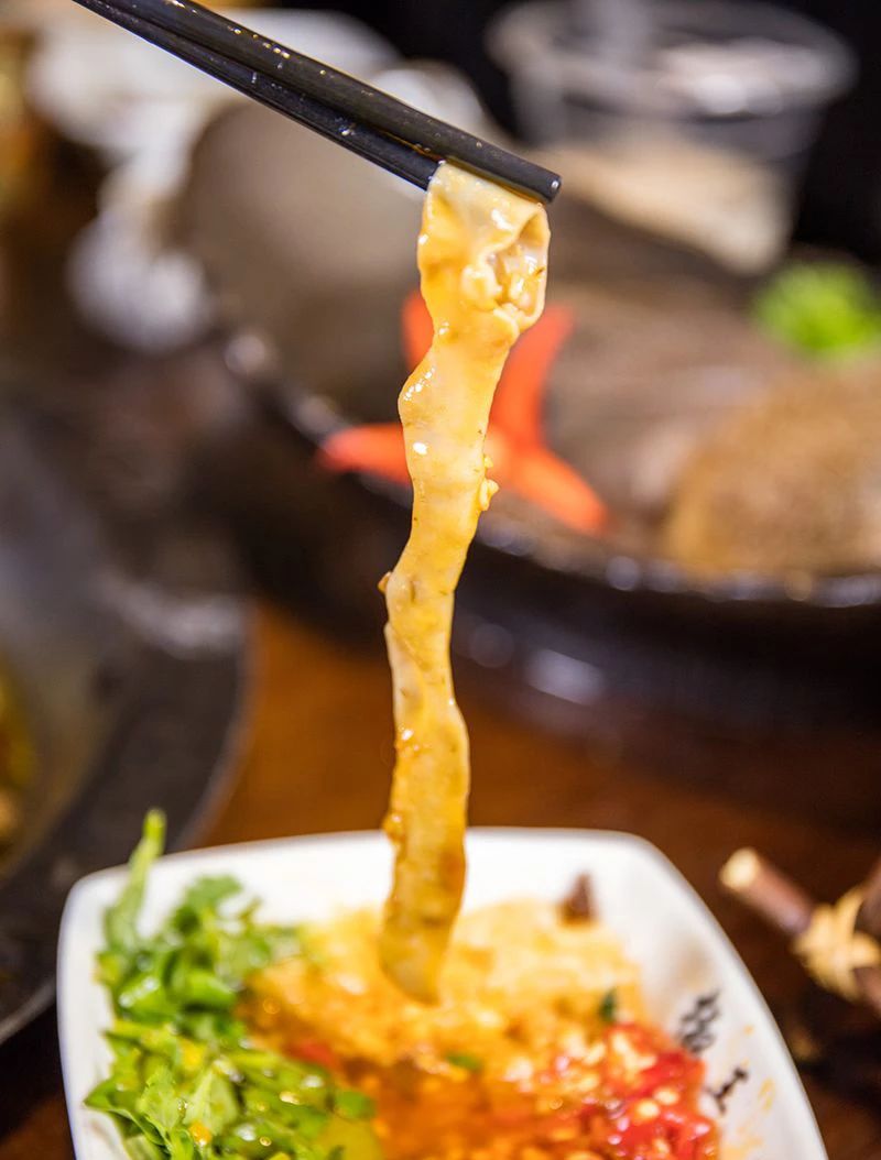 火锅还能喝汤？！征服无数街坊的火锅届黑马，十万份肥牛免费送！