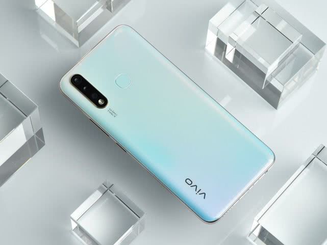 流畅运行吃鸡的百元机推荐,散热快且玩吃鸡不卡的千元机