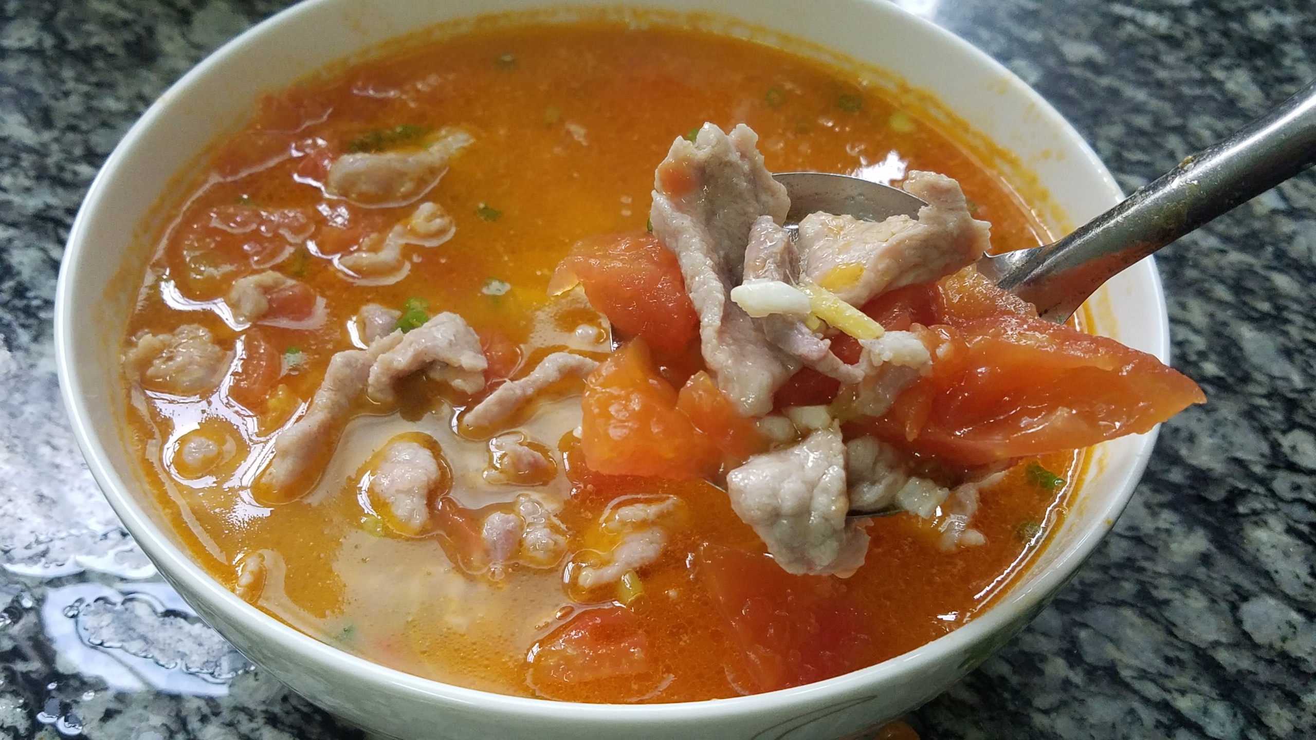 番茄肉片怎么做肉更嫩好吃又简单,西红柿滑肉片汤做法