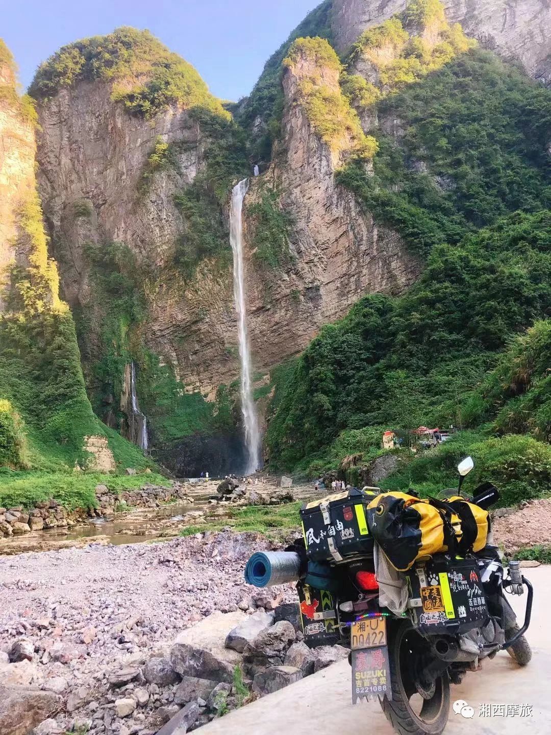 带着老婆去摩旅,长途摩旅能戴耳机听歌吗