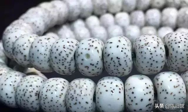 星月菩提怎么盘玩更亮更容易上色,鸡油黄星月菩提为什么盘了不变色